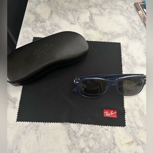 Ray-Ban Unisex Navy Blue Wayfarer sunglasses